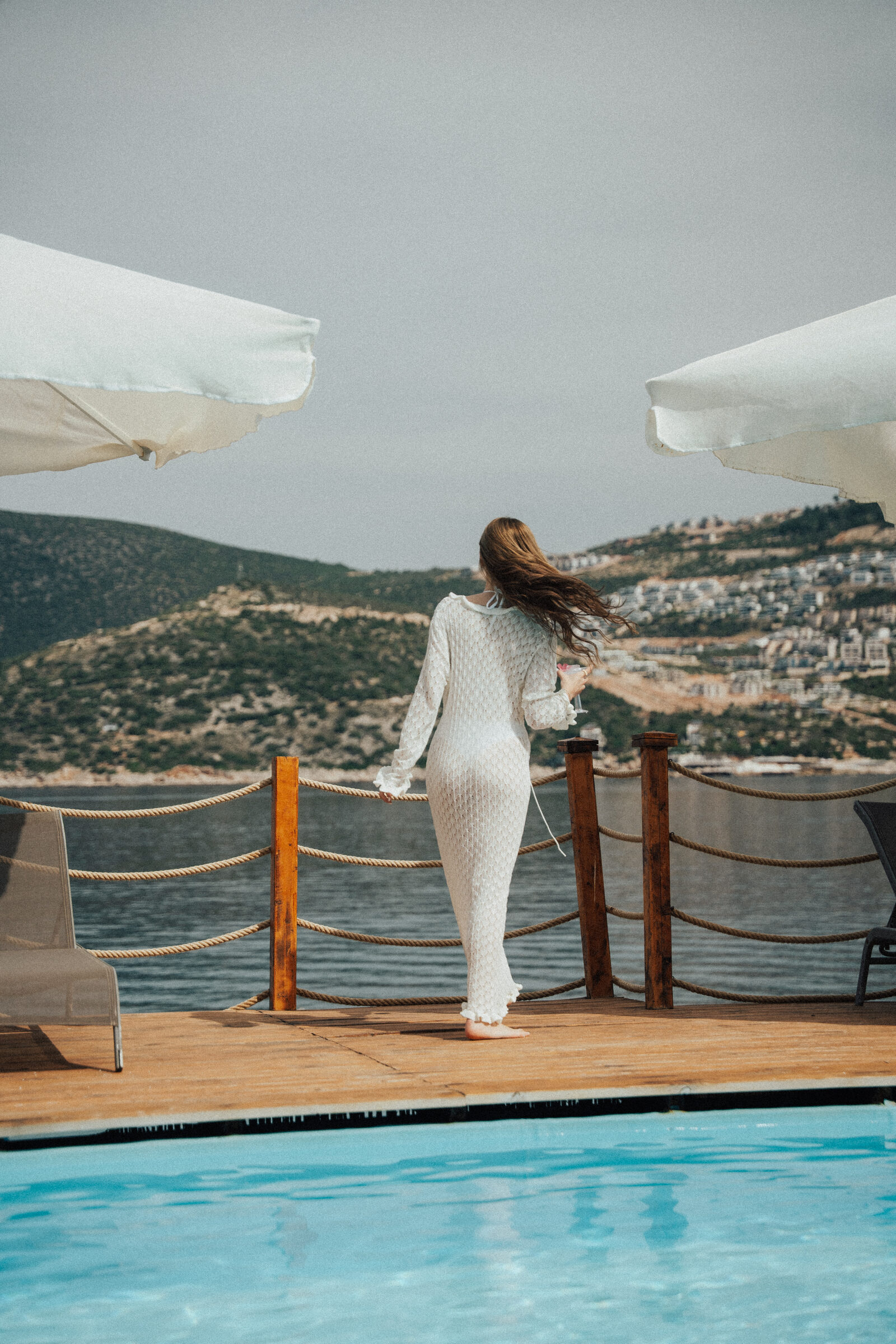 Ahşap terastan Kalkan koyu manzarası