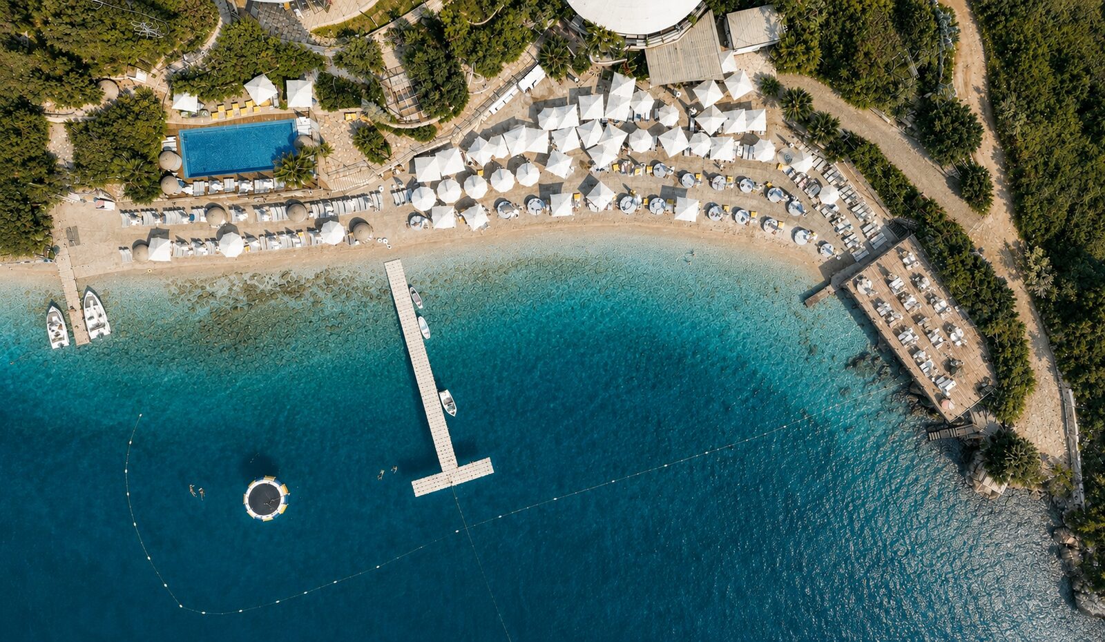 Kalkan Beach & Hotel sahili ve iskelesi, havadan görünüm